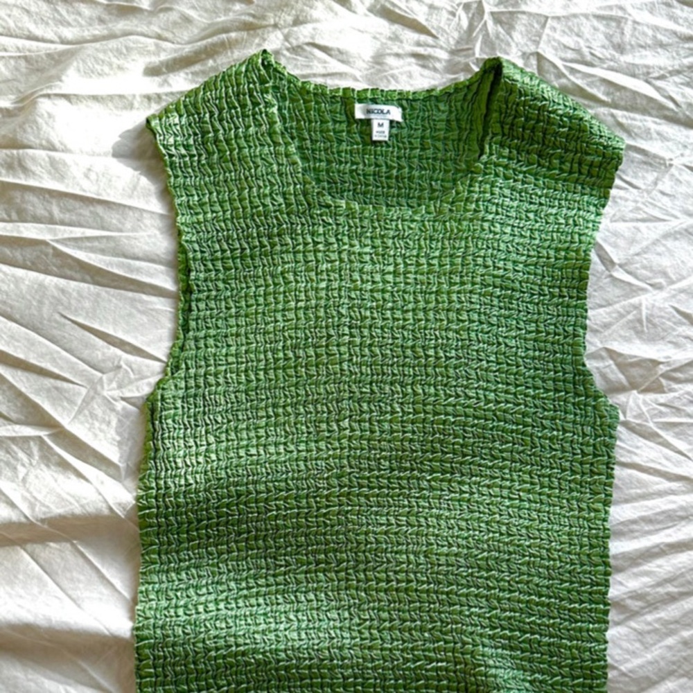 NICOLA Vintage 90s Green Textured Satin Crinkle Top Lightweight Stretchy-Medium